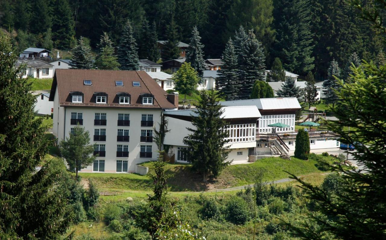 Waldhotel Feldbachtal نويهاوس آم رنفيغ المظهر الخارجي الصورة