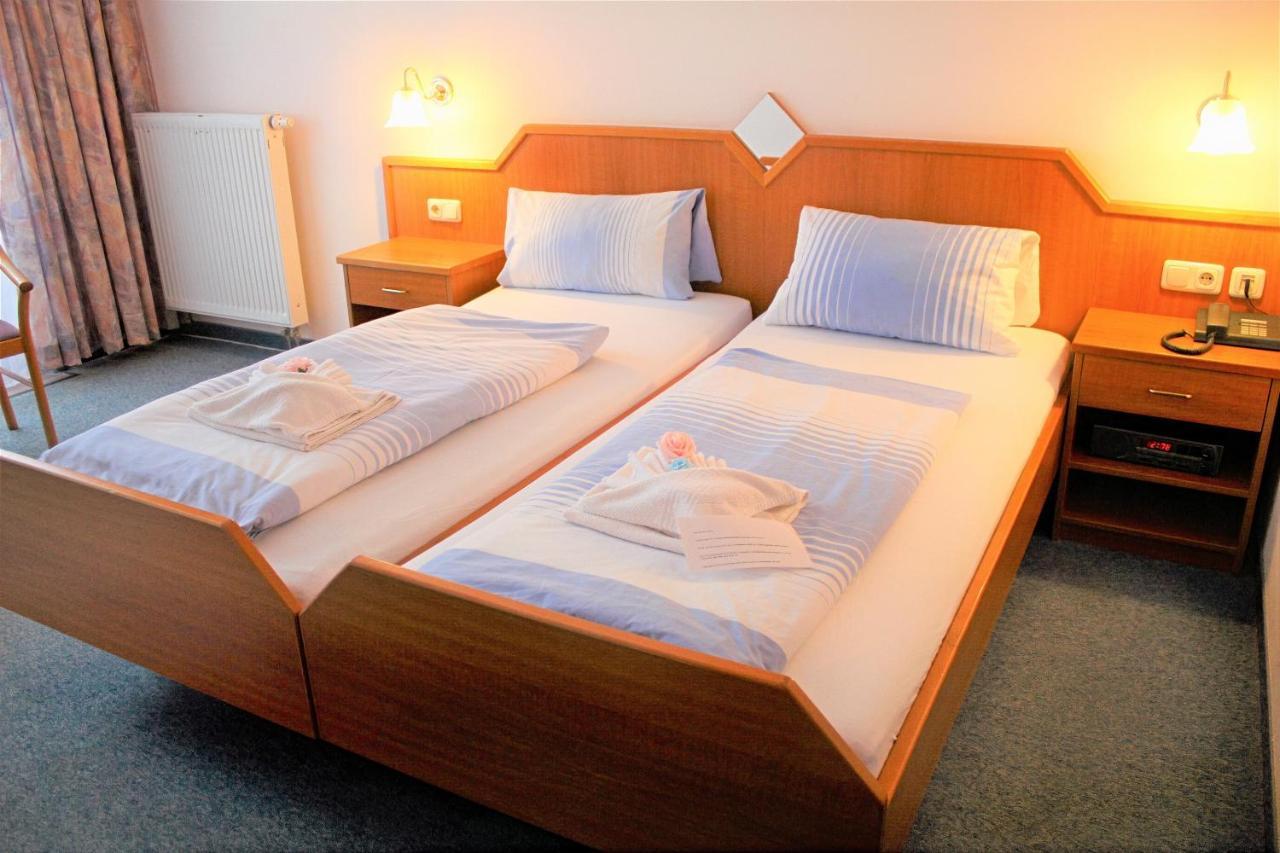 Waldhotel Feldbachtal نويهاوس آم رنفيغ المظهر الخارجي الصورة