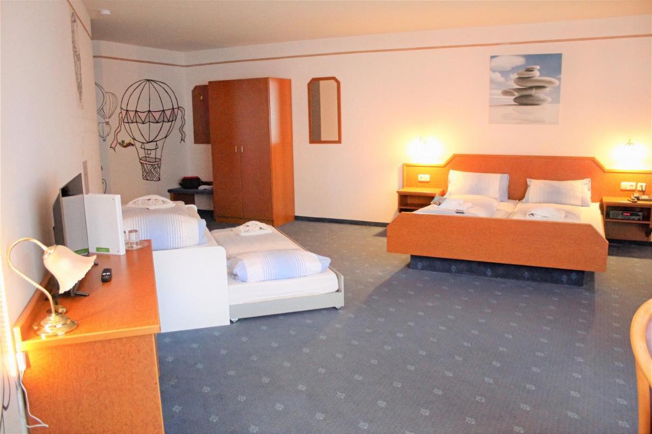 Waldhotel Feldbachtal نويهاوس آم رنفيغ المظهر الخارجي الصورة