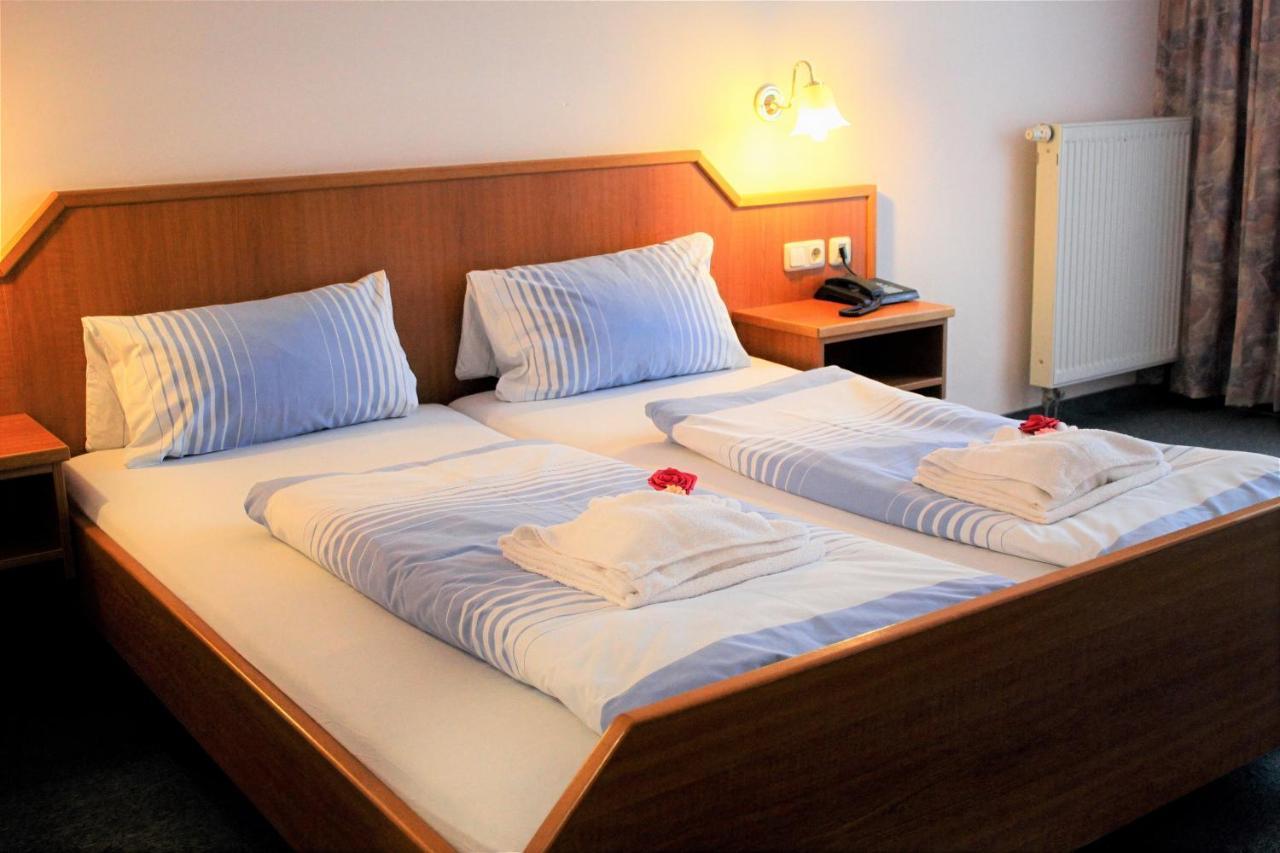 Waldhotel Feldbachtal نويهاوس آم رنفيغ المظهر الخارجي الصورة