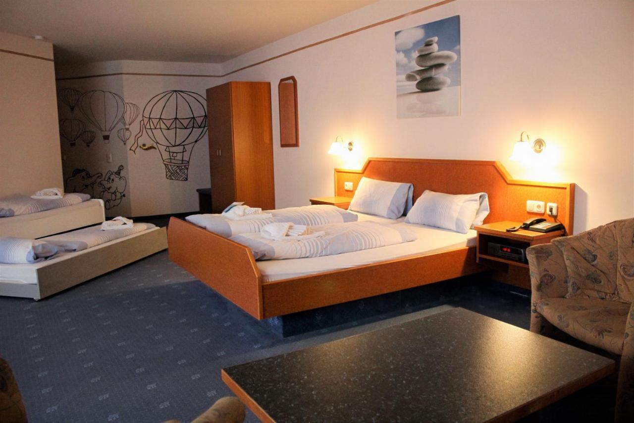 Waldhotel Feldbachtal نويهاوس آم رنفيغ المظهر الخارجي الصورة